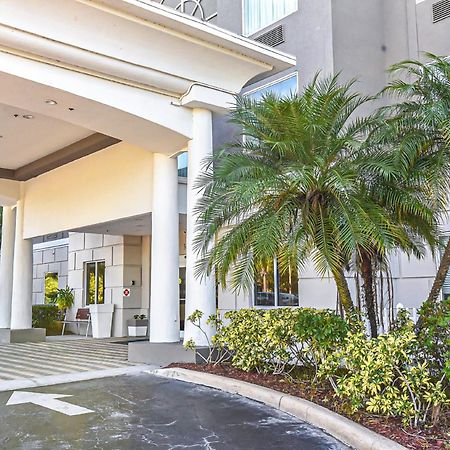 Holiday Inn Express & Suites Cocoa By Ihg Exterior photo
