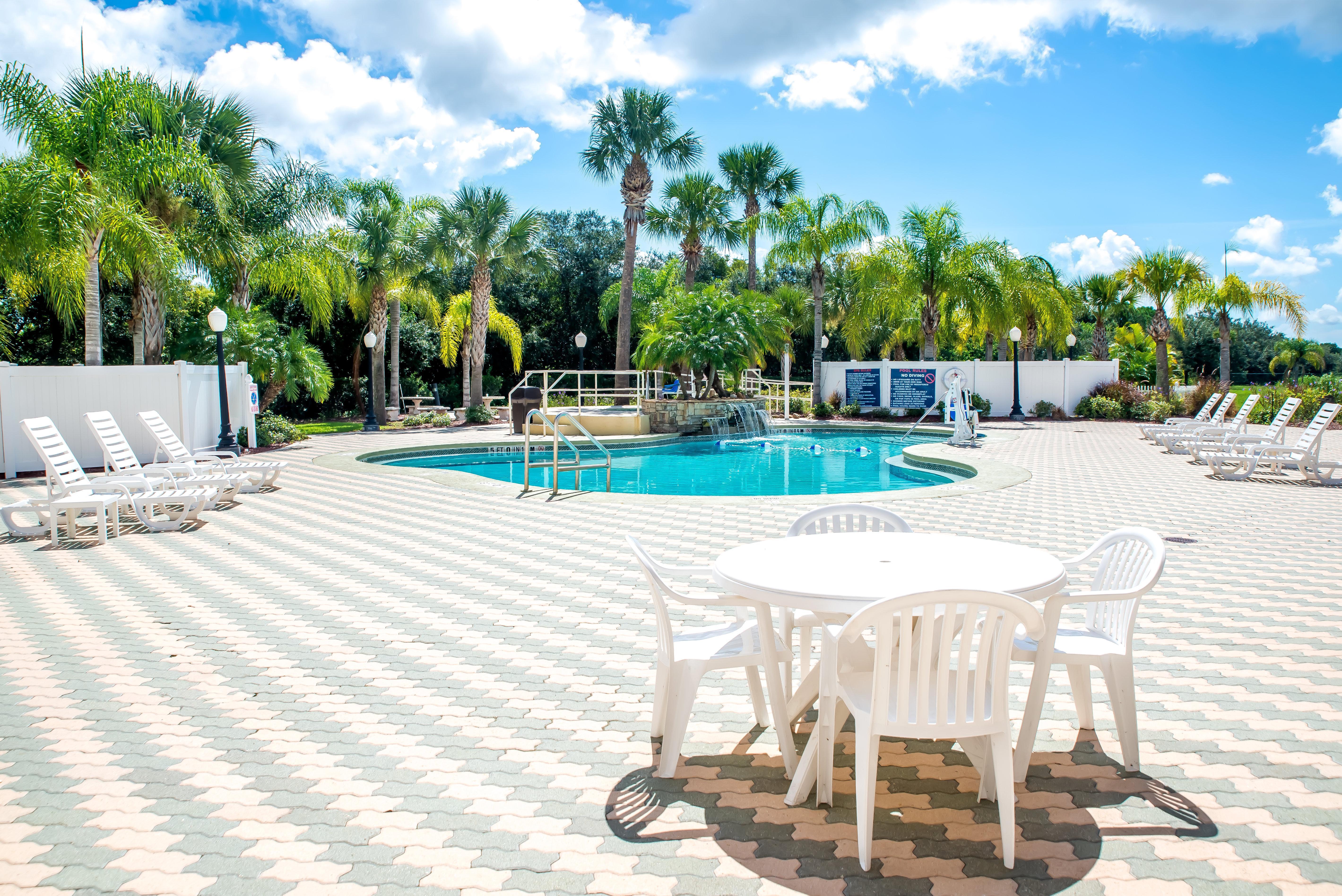 Holiday Inn Express & Suites Cocoa By Ihg Exterior photo