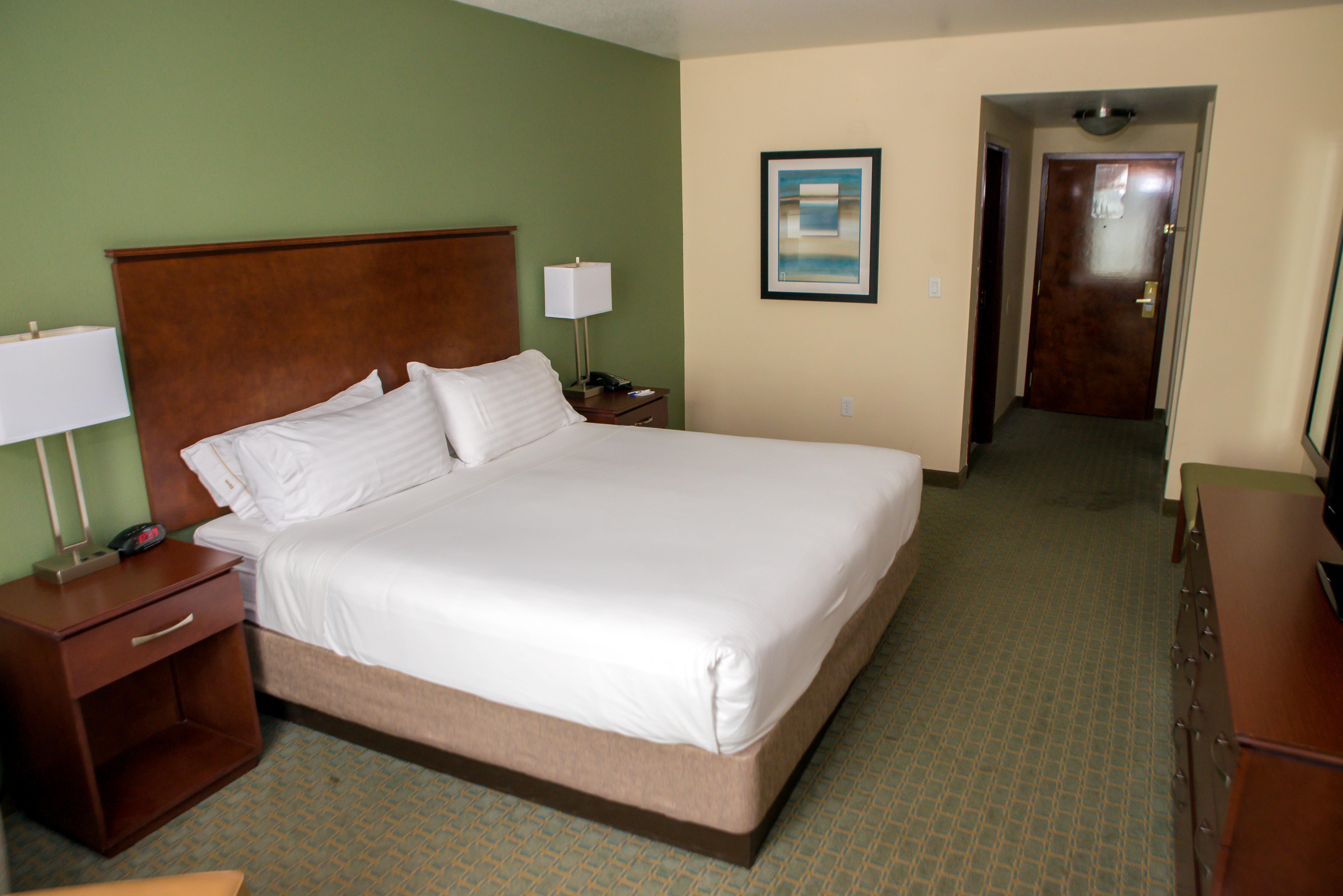 Holiday Inn Express & Suites Cocoa By Ihg Exterior photo