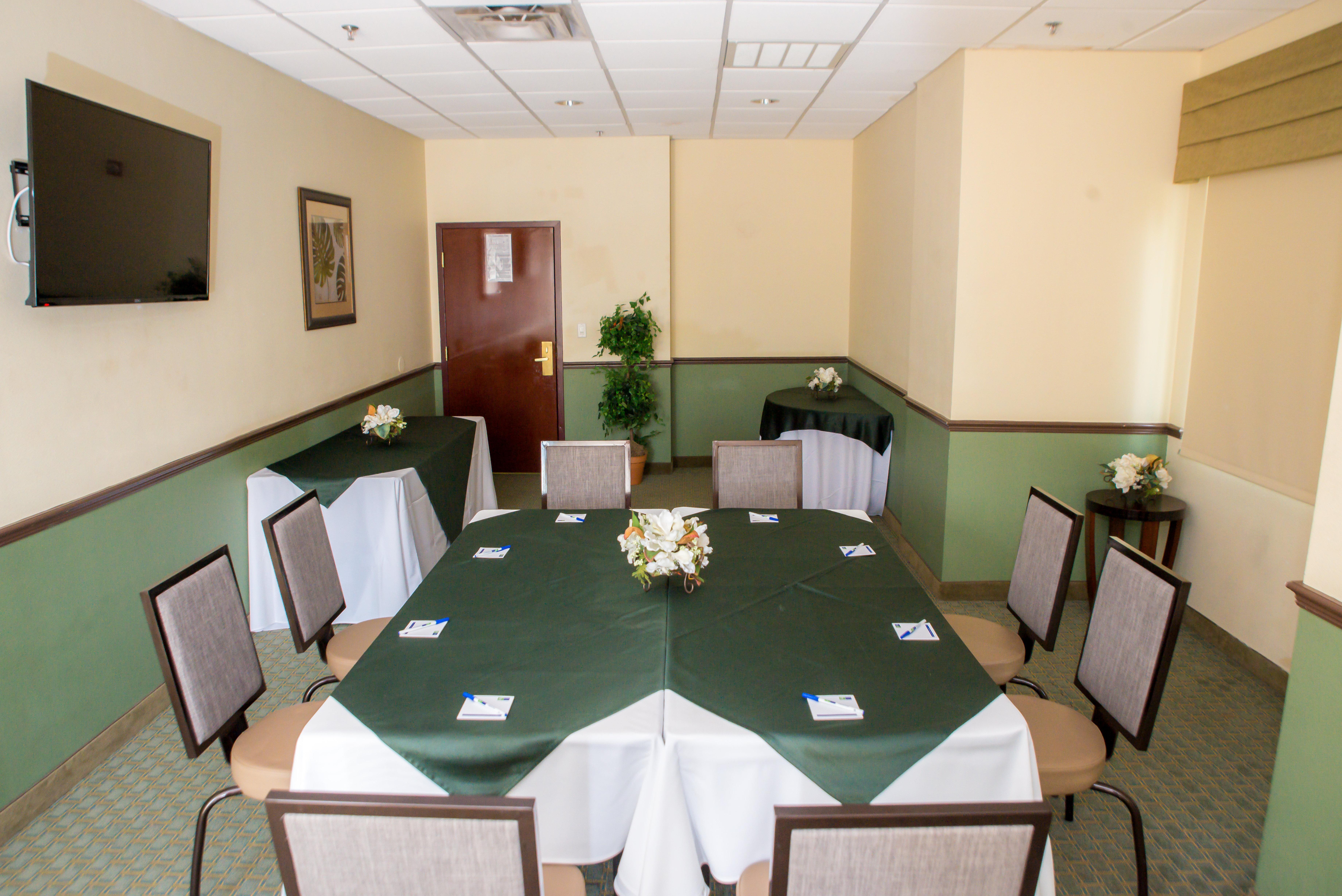 Holiday Inn Express & Suites Cocoa By Ihg Exterior photo