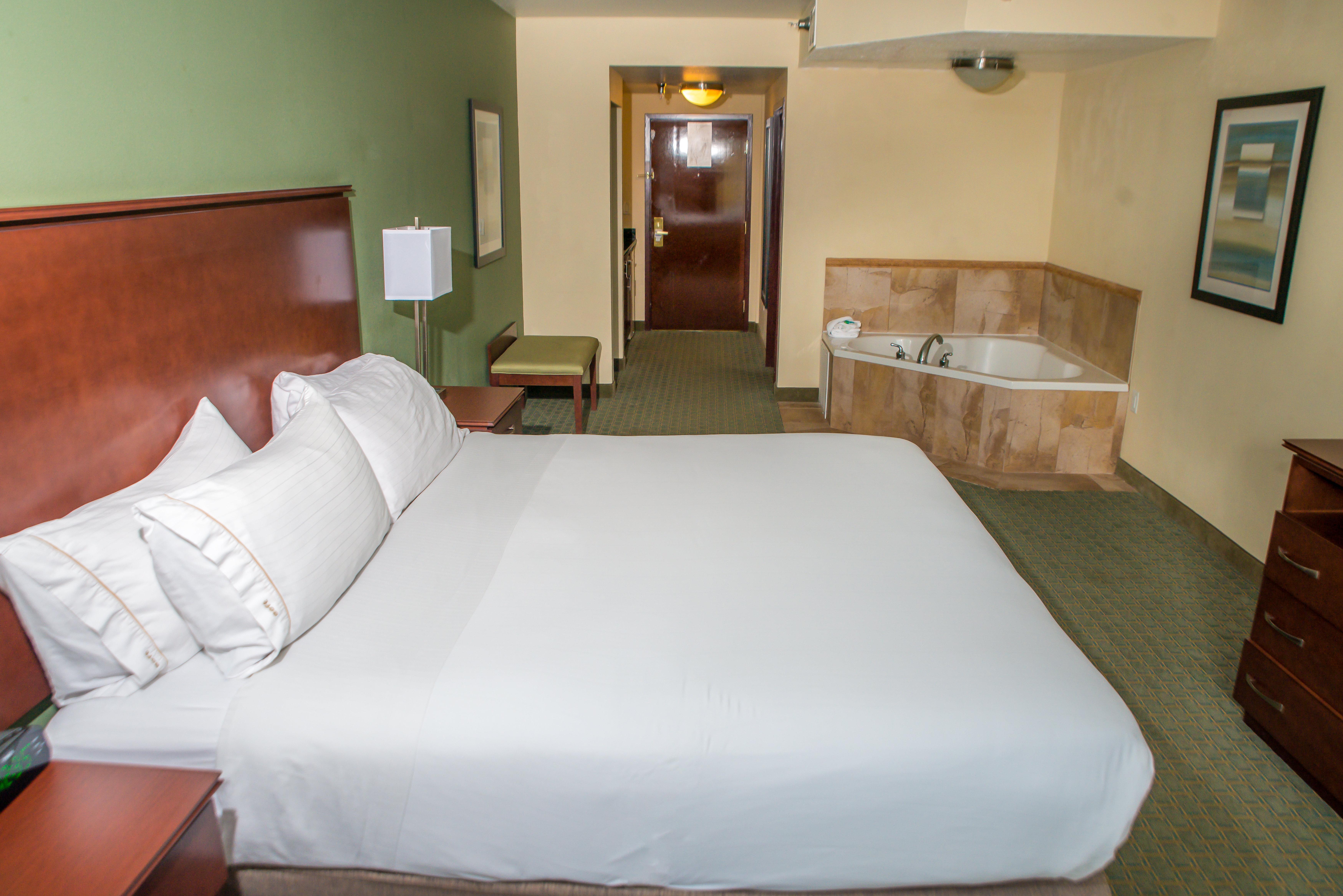 Holiday Inn Express & Suites Cocoa By Ihg Exterior photo