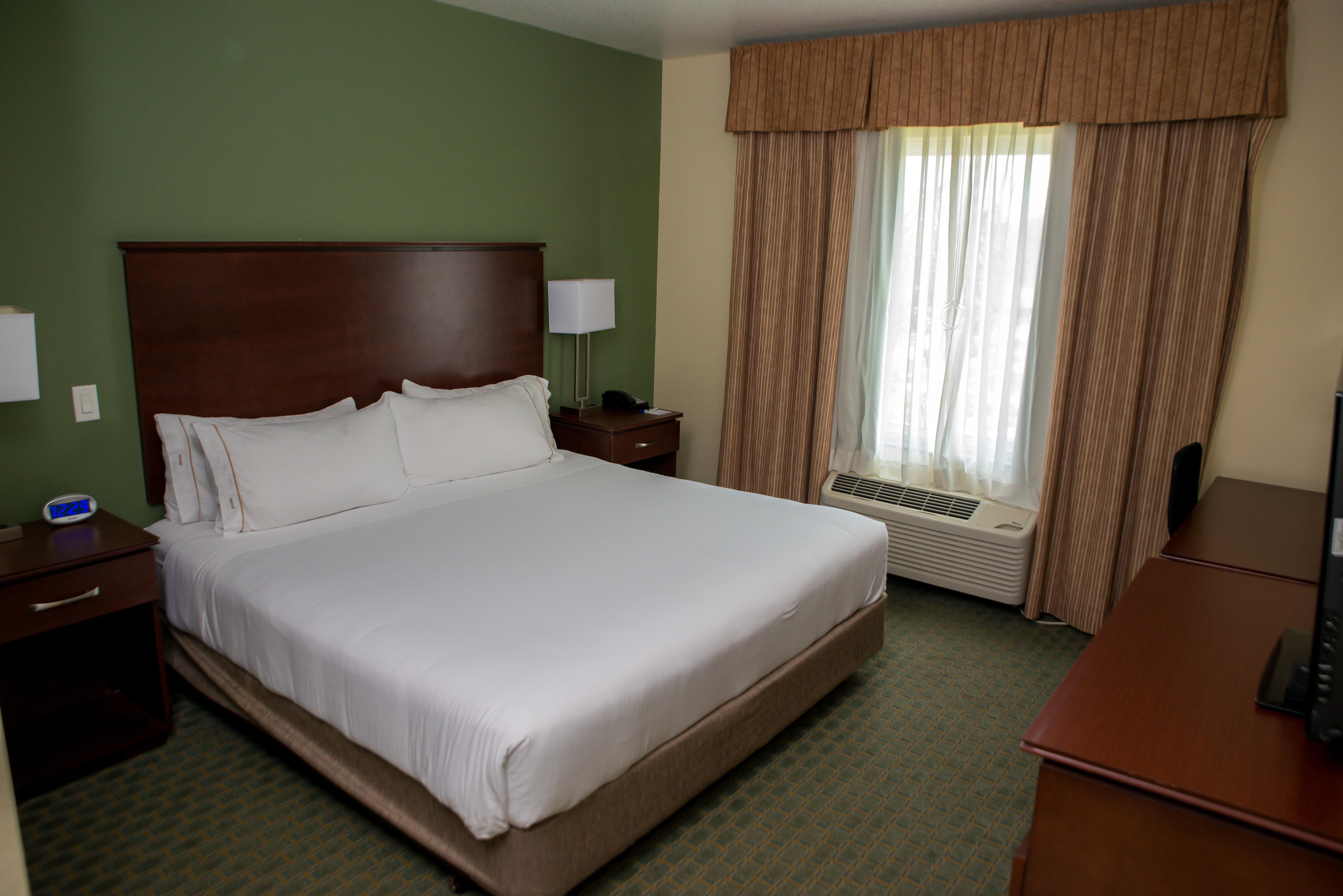 Holiday Inn Express & Suites Cocoa By Ihg Exterior photo