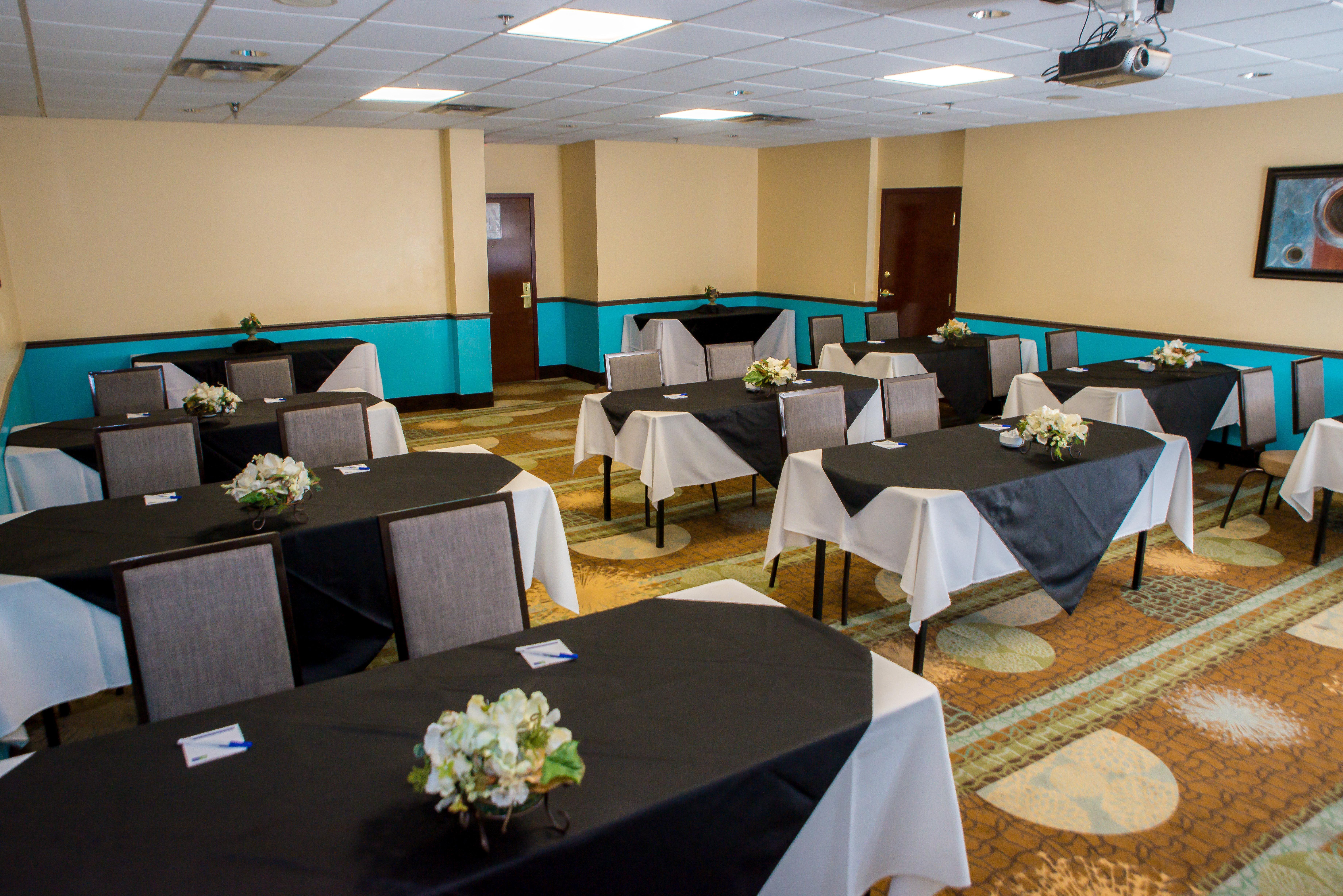 Holiday Inn Express & Suites Cocoa By Ihg Exterior photo