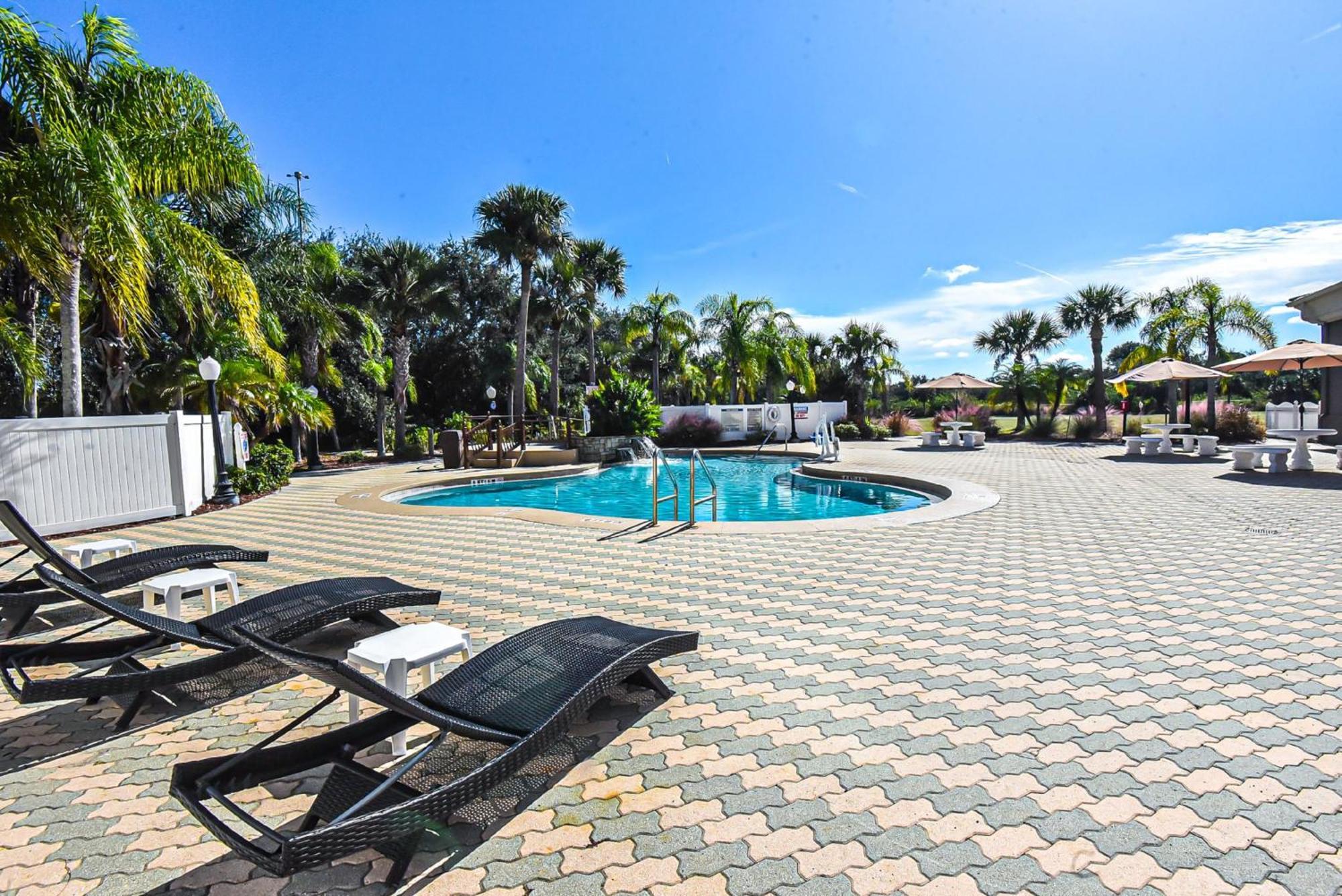 Holiday Inn Express & Suites Cocoa By Ihg Exterior photo
