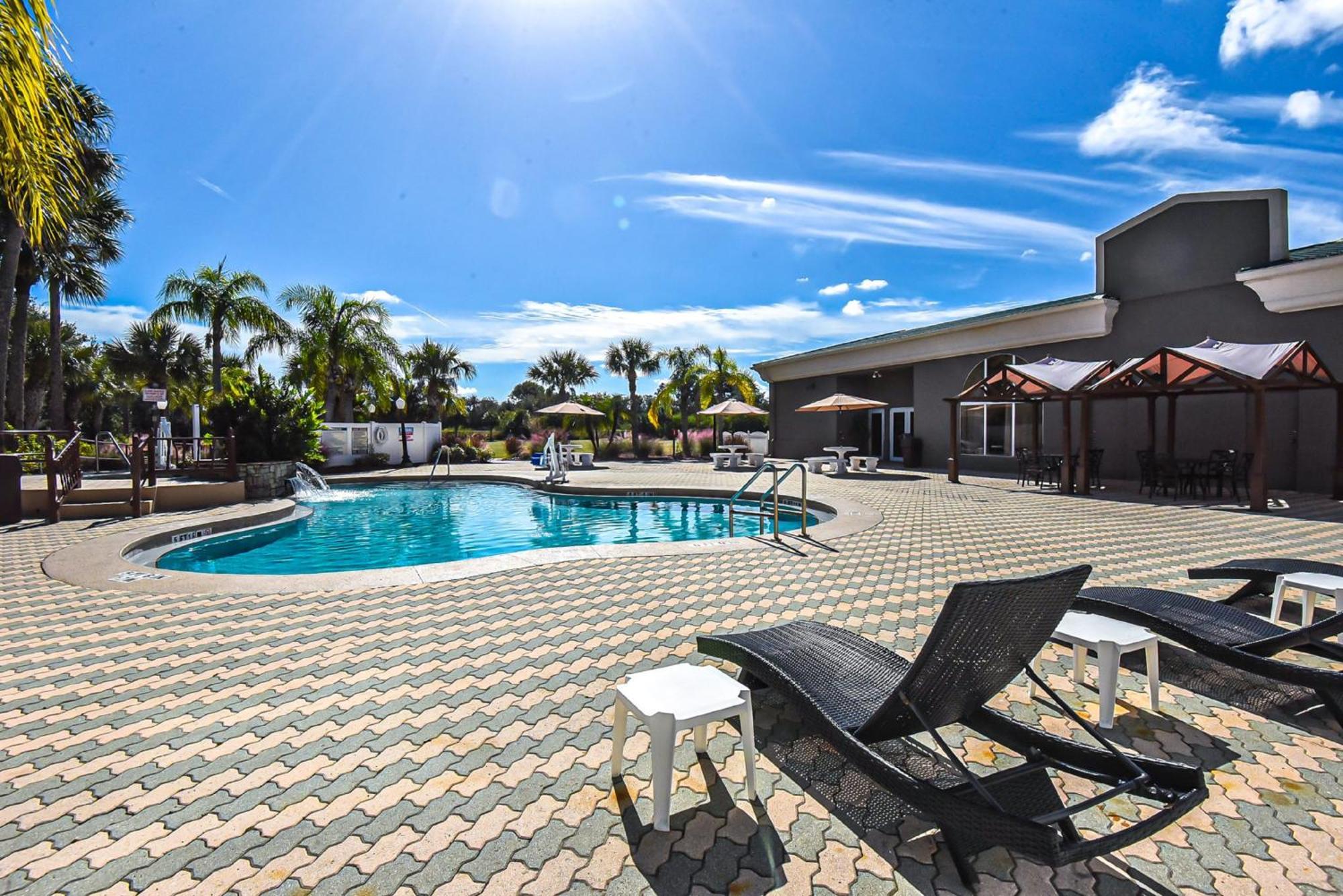 Holiday Inn Express & Suites Cocoa By Ihg Exterior photo