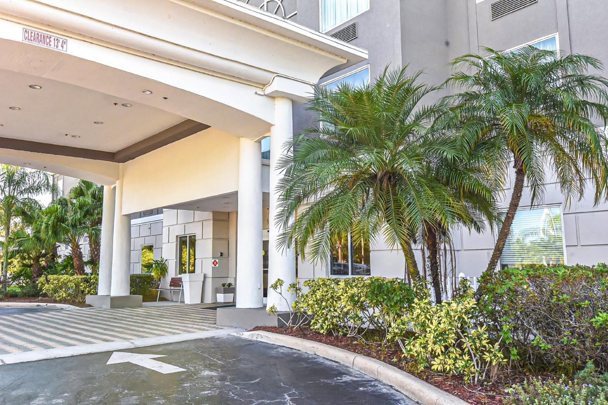 Holiday Inn Express & Suites Cocoa By Ihg Exterior photo